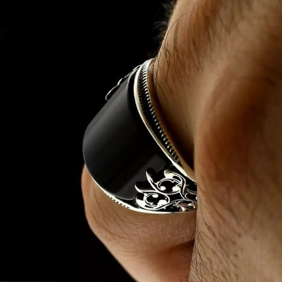 Men's Retro Curved Black Onyx Silver Ring - Picture 5 of 10